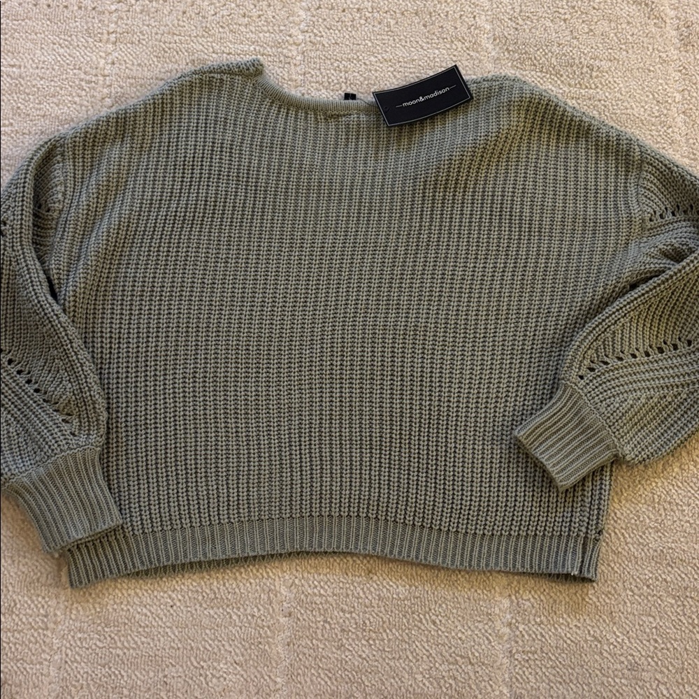 Cozy Green V-Neck Sweater - Picture 5 of 7